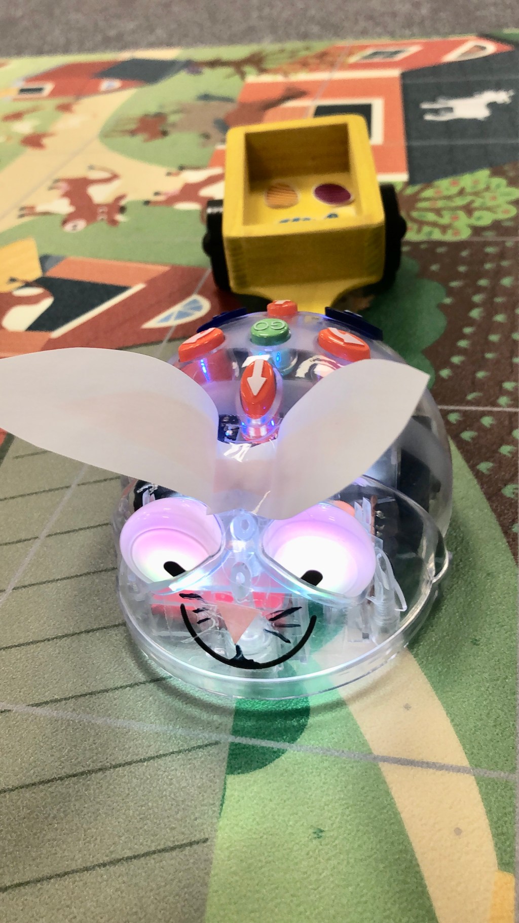 Robotarna bjuder på&nbsp;påskgodis!